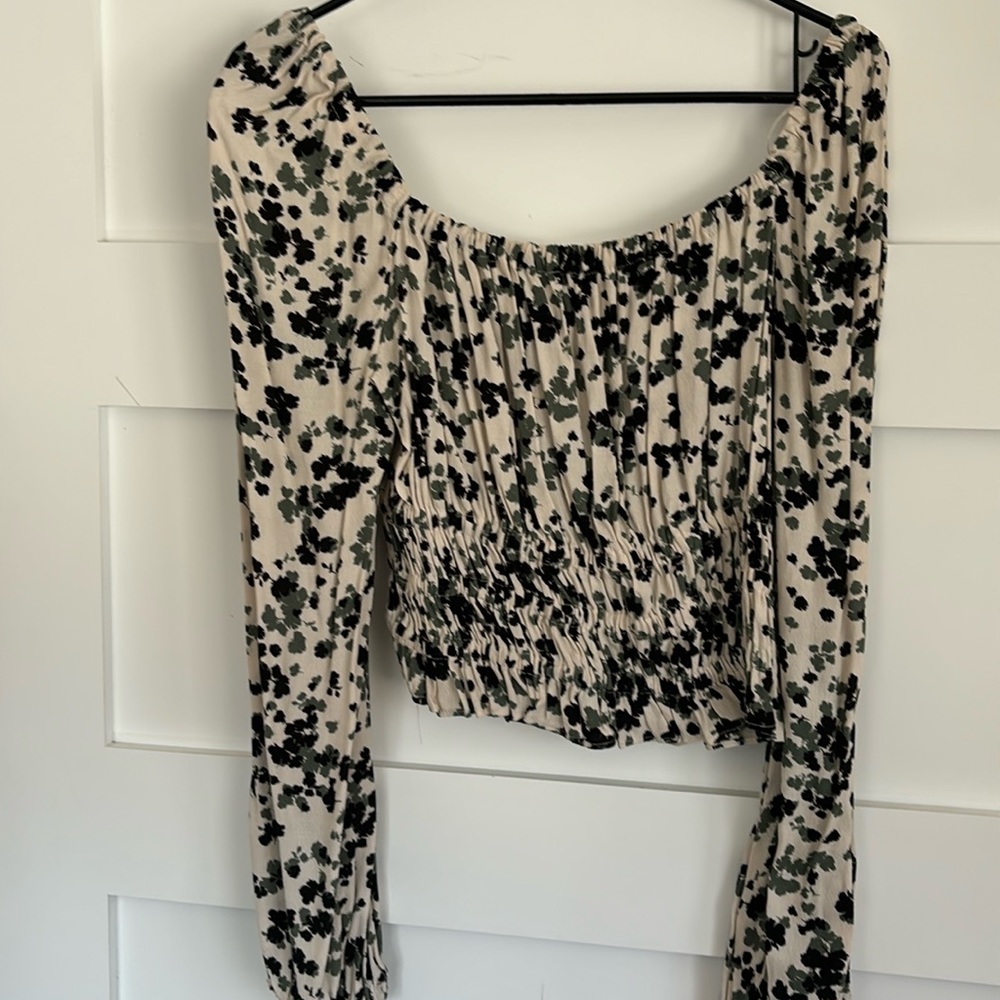 Nordstrom Astor top size medium crop top with senshu and long sleeve multicolor.